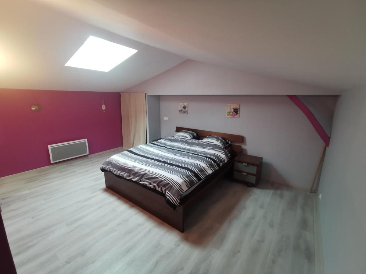 Logis De Reuneubeul Les Peintures Eksteriør billede